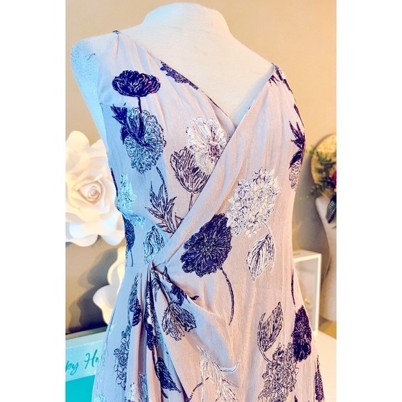 Nwot Revolve ASTR The Label Penelope Dress in Grey Multi Floral - Picture 9 of 10